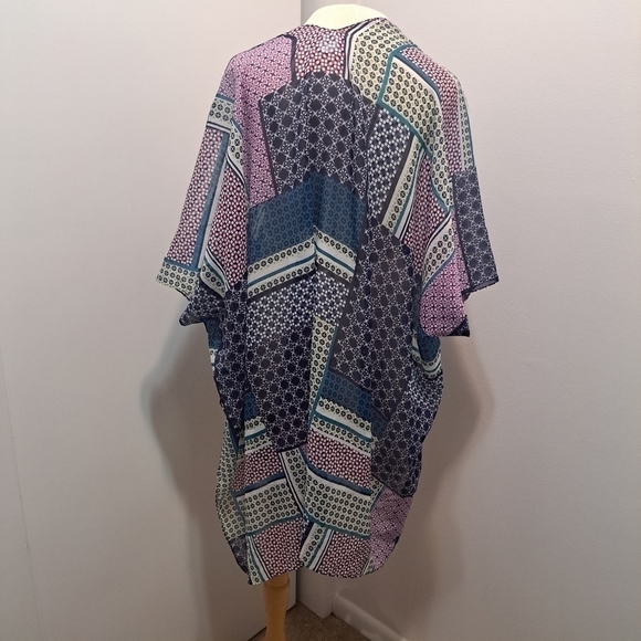 Multi Media Pattern One Size Cover Up - Picture 4 of 10